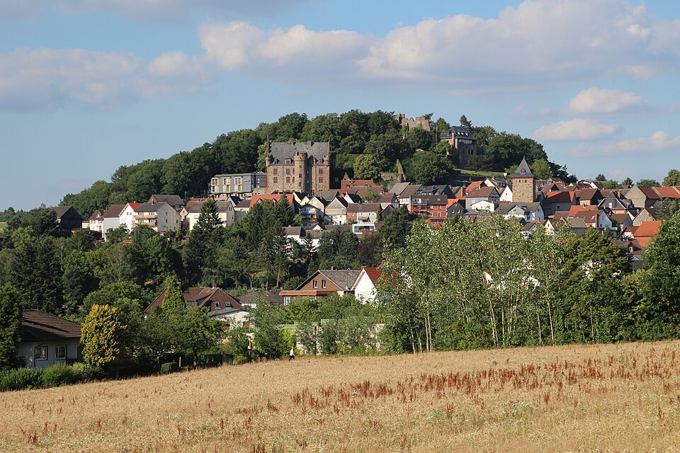 Fenster-Fachbetriebe in Staufenberg: Burg – Foto: Gerold Rosenberg 14:50, 20 July 2016 Fenster-Fachbetriebe in Staufenberg: Burg