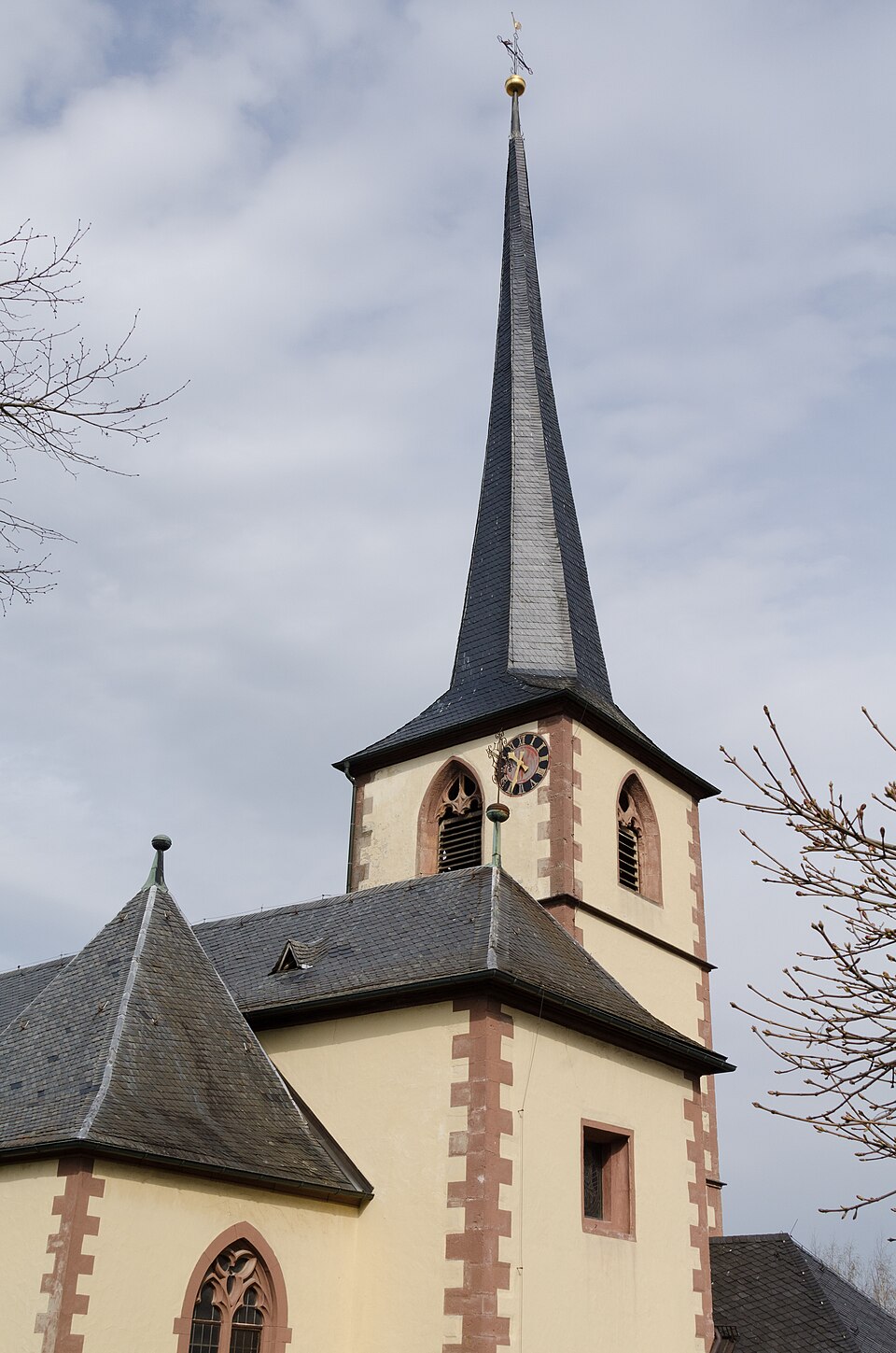 Kath. Pfarrkirche in Steinfeld – Fenster-Gurus vermittelt Fachbetriebe in Steinfeld