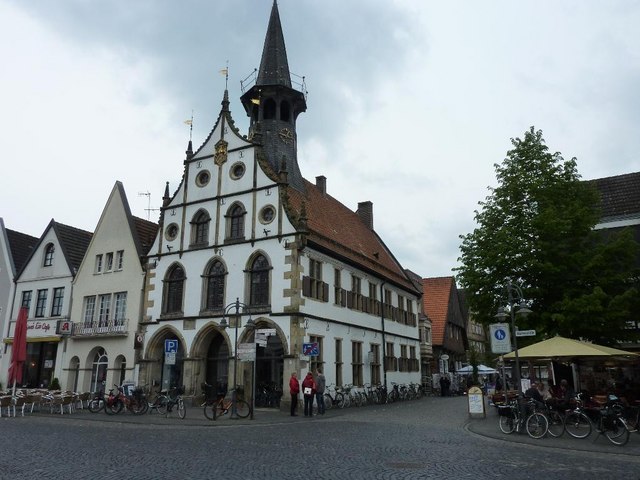 Fenster-Fachbetriebe in Steinfurt: Markt. Rathaus – Foto: Udo und Joan Fugel Fenster-Fachbetriebe in Steinfurt: Markt. Rathaus