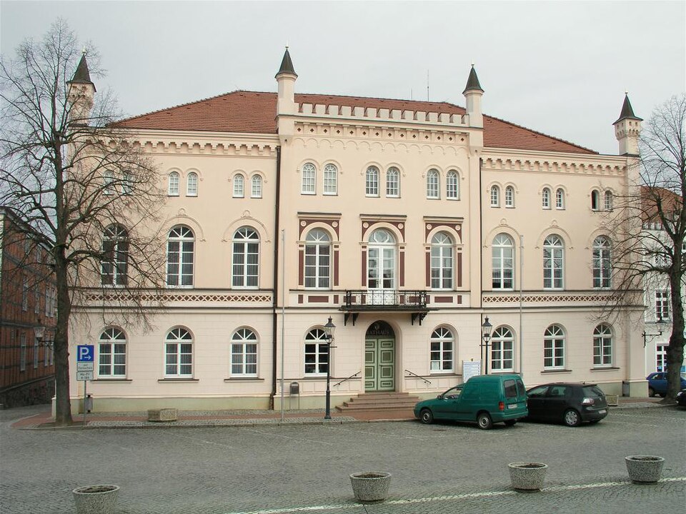 Rathaus in Sternberg – Fenster-Gurus vermittelt Fachbetriebe in Sternberg