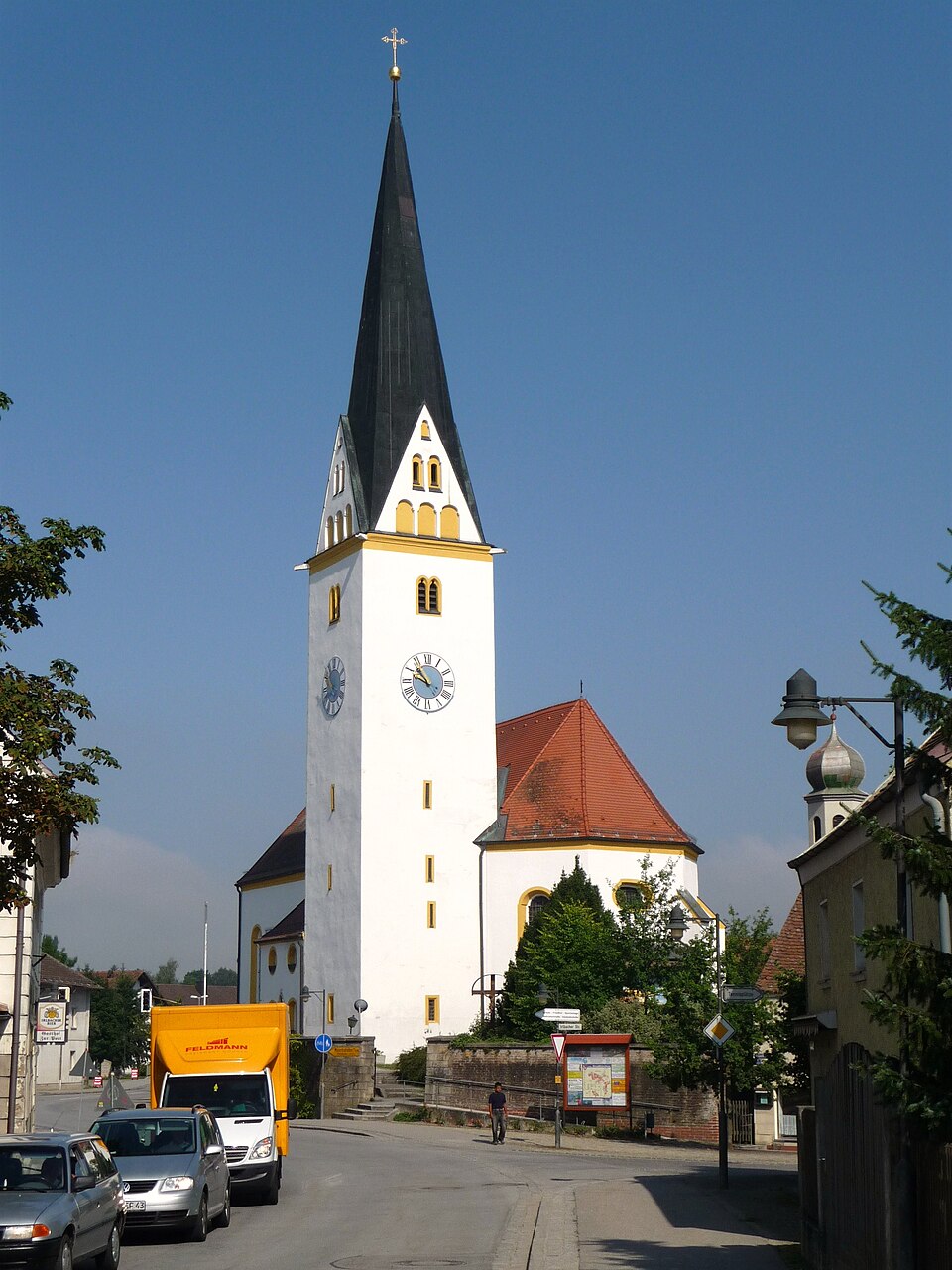 Fenster-Gurus in Straßkirchen – Pfarrkirche (Foto: Konrad Lackerbeck) Pfarrkirche in Straßkirchen – Fenster-Gurus vermittelt Fachbetriebe in Straßkirchen