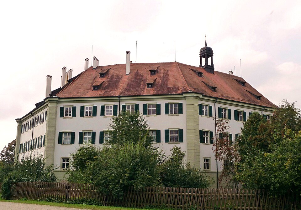 Fenster-Gurus in Sünching – Schloss (Foto: Konrad Lackerbeck) Schloss in Sünching – Fenster-Gurus vermittelt Fachbetriebe in Sünching