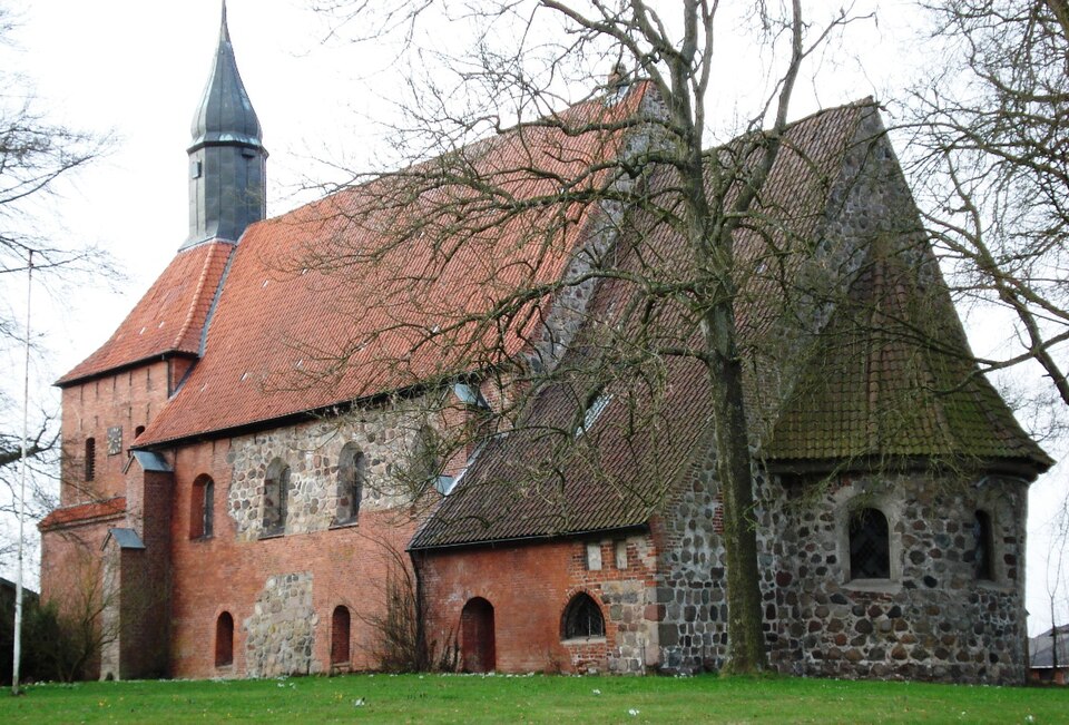 Fenster-Fachbetriebe in Süsel: Feldsteinkirche