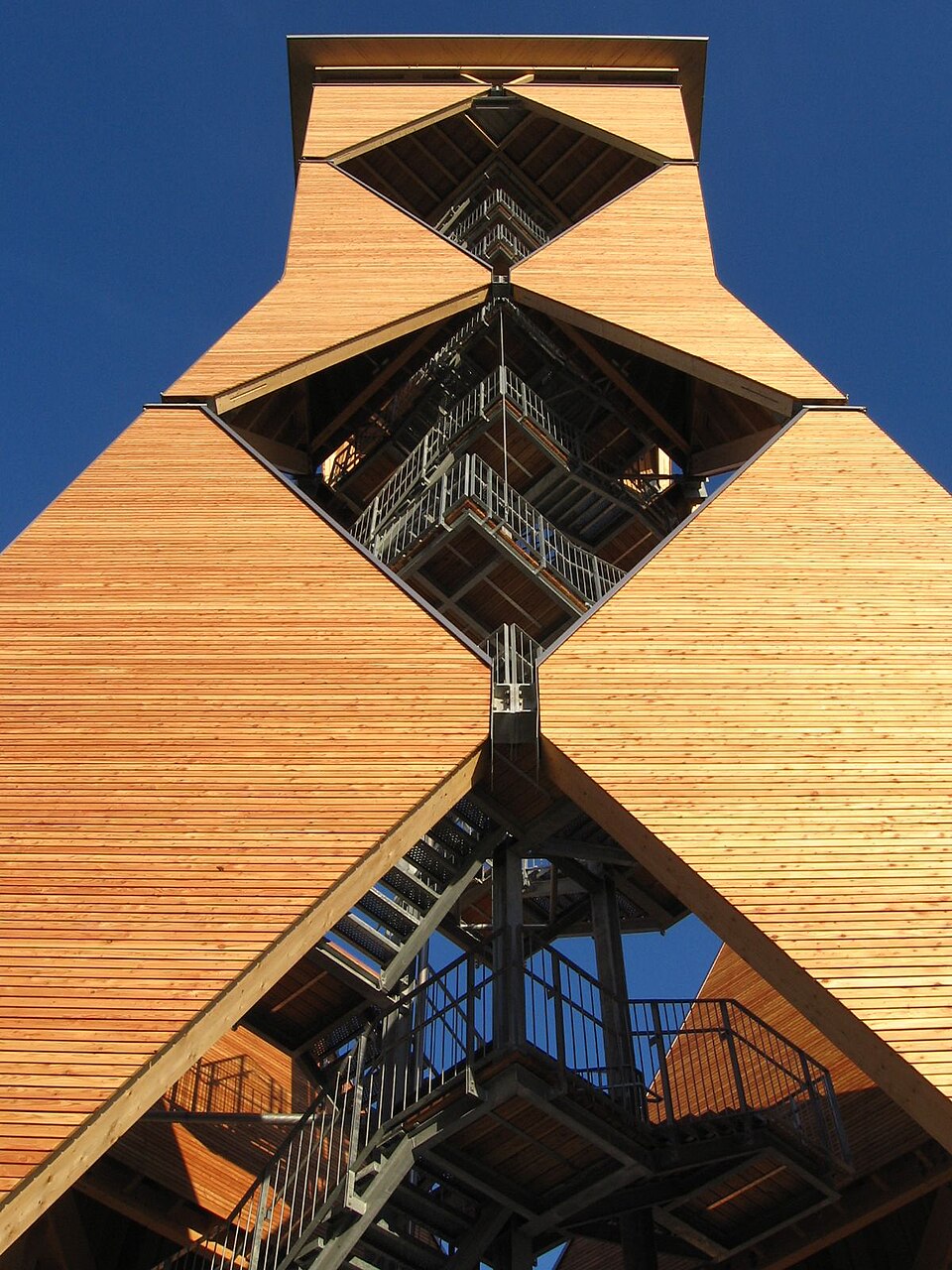 Fenster-Gurus in Sulzbach-Laufen – Altenbergturm (Foto: Mushummel at German Wikipedia) Altenbergturm in Sulzbach-Laufen – Fenster-Gurus vermittelt Fachbetriebe in Sulzbach-Laufen