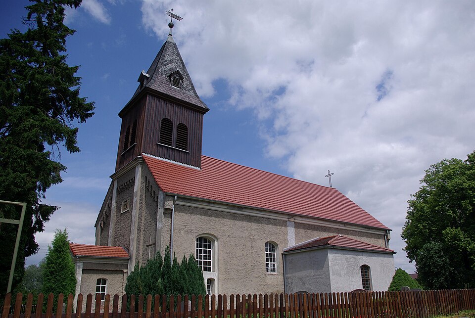 Fenster-Gurus in Tauche – Dorfkirche (Foto: Clemensfranz) Dorfkirche in Tauche – Fenster-Gurus vermittelt Fachbetriebe in Tauche