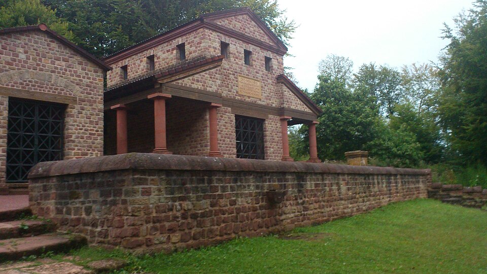 Fenster-Gurus in Tawern – Ansicht von Tawern