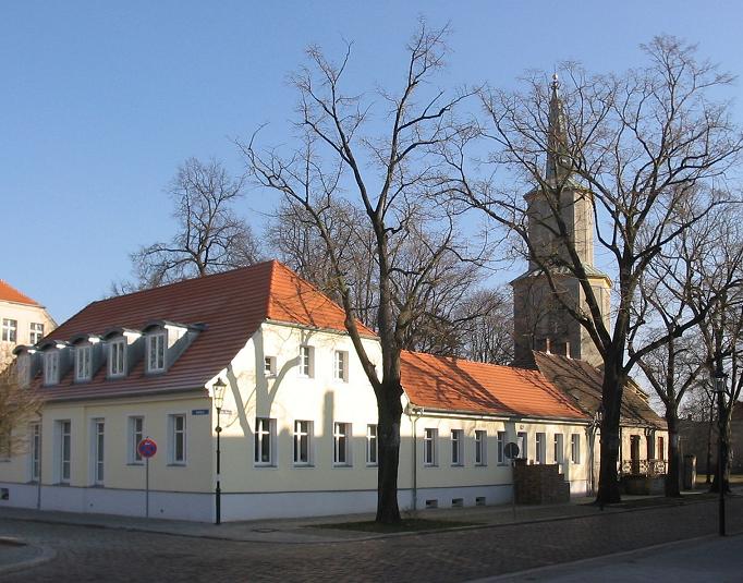 Fenster-Fachbetriebe in Teltow: Marktplatz und Kirche – Foto: Lienhard Schulz Fenster-Fachbetriebe in Teltow: Marktplatz und Kirche