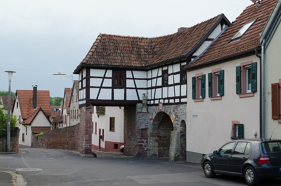 Fenster-Gurus in Thüngersheim – Ansicht von Thüngersheim (Foto: Tilman2007) Fenster-Gurus in Thüngersheim – Ansicht von Thüngersheim