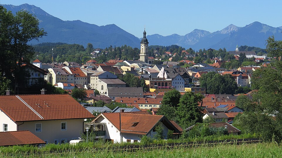 Fenster-Fachbetriebe in Traunstein: Surberg, TS, Ettendorfer Kircherl – Foto: Flodur63 Fenster-Fachbetriebe in Traunstein: Surberg, TS, Ettendorfer Kircherl