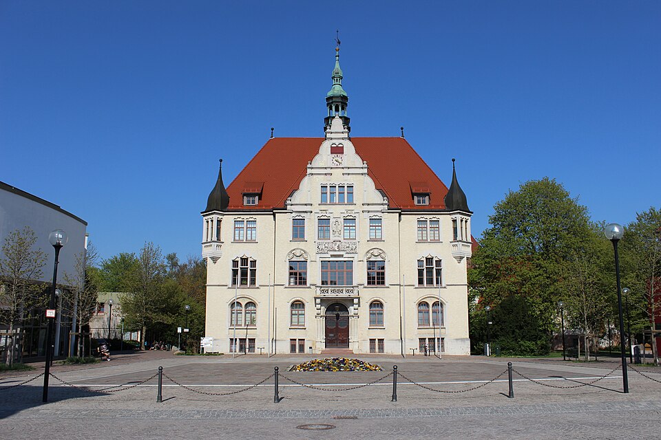 Fenster-Fachbetriebe in Trossingen: Rathaus