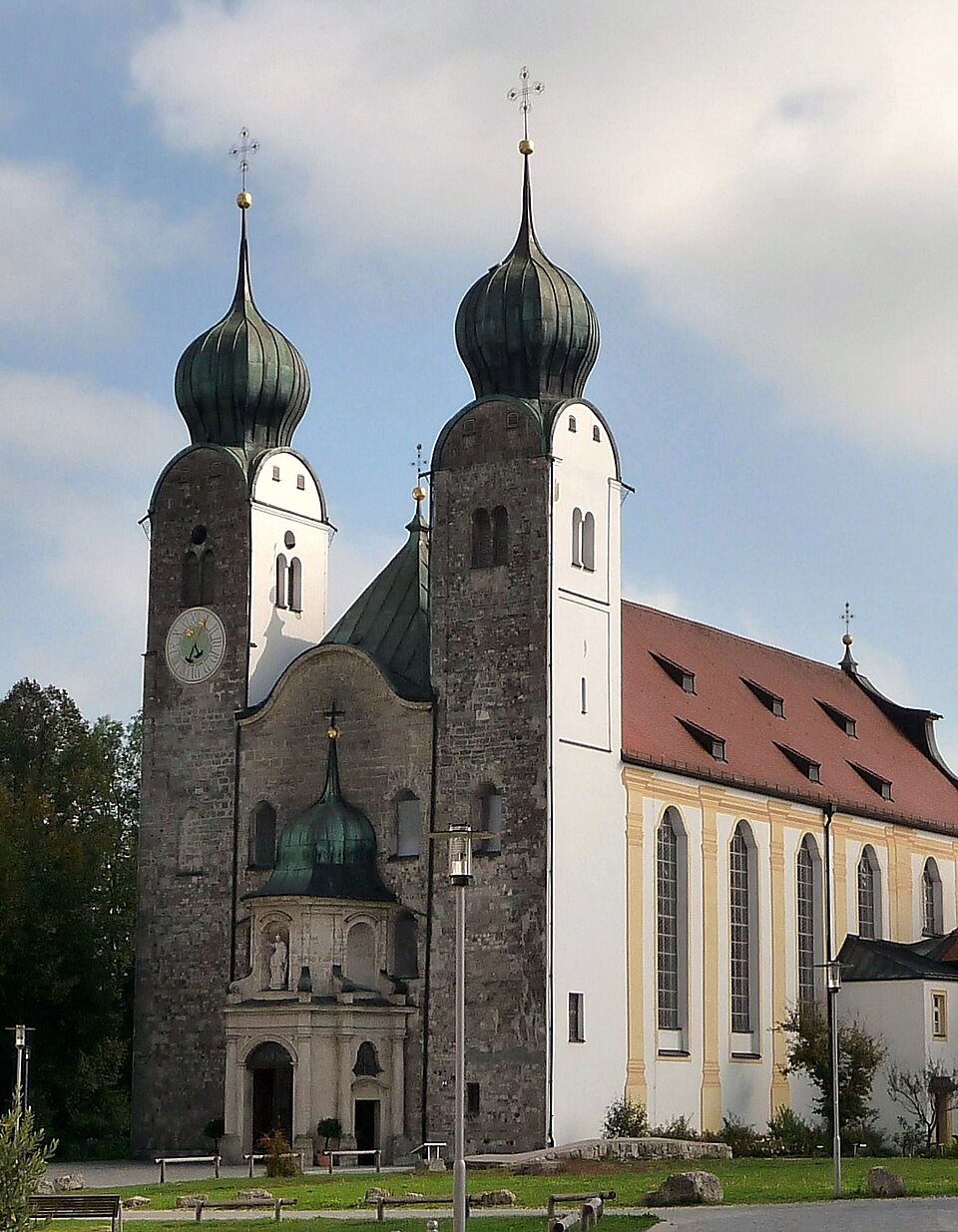Fenster-Fachbetriebe in Trostberg an der Alz: Klosterkirche St. Margarethen, Kloster