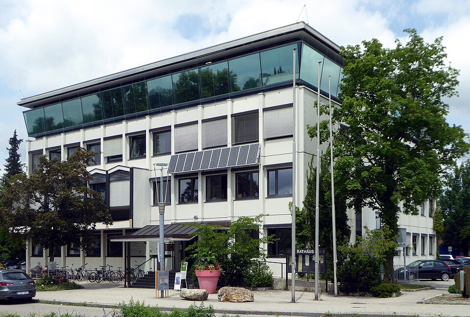 Fenster-Fachbetriebe in Vaterstetten: Rathaus – Foto: Renardo la vulpo Fenster-Fachbetriebe in Vaterstetten: Rathaus