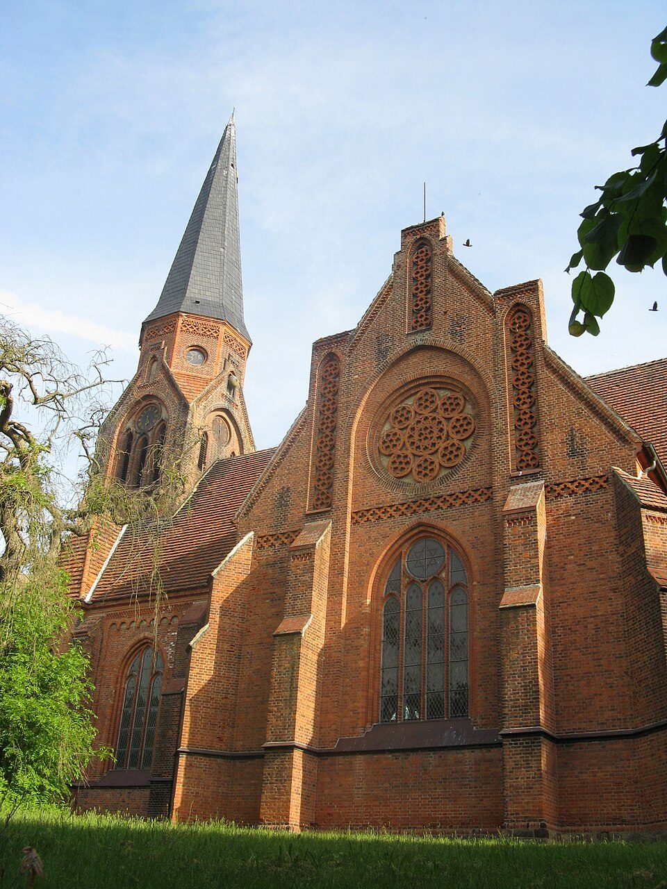 Kirche in Vellahn – Fenster-Gurus vermittelt Fachbetriebe in Vellahn