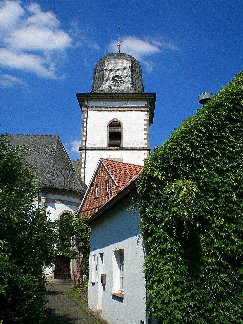 Fenster-Fachbetriebe in Verl: St. Anna Kirche, Blick auf den Turm
