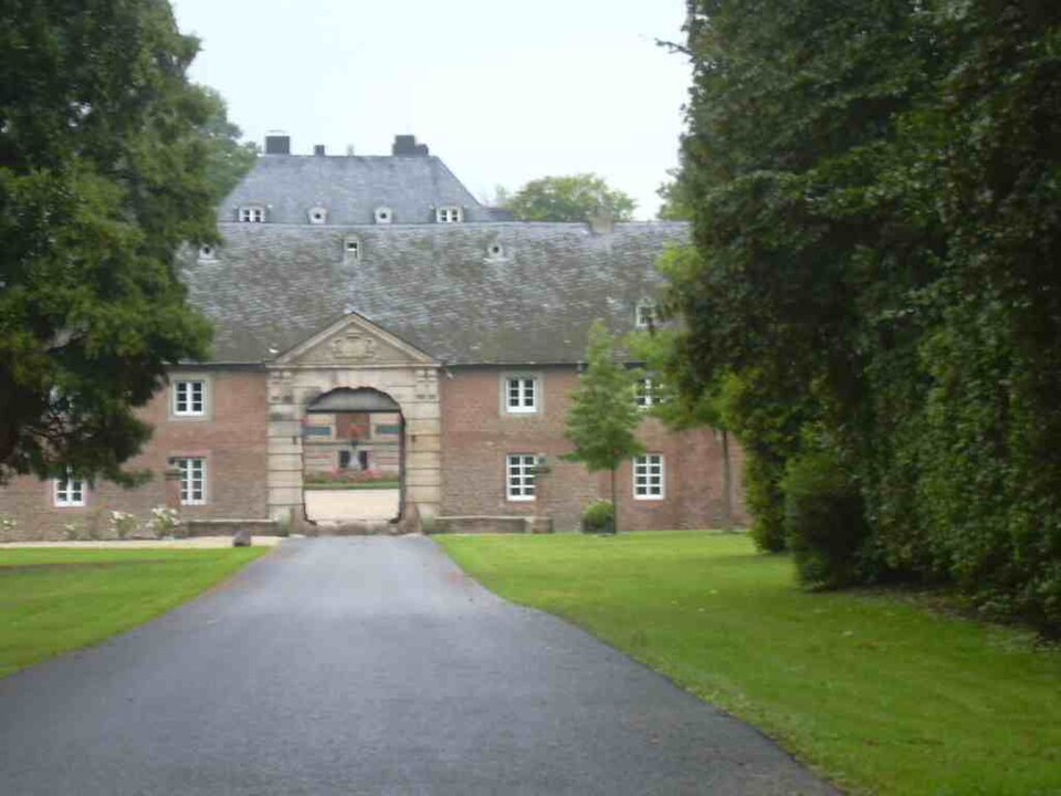 Fenster-Fachbetriebe in Vettweiß: Müddersheim Burg – Foto: Papa1234 Fenster-Fachbetriebe in Vettweiß: Müddersheim Burg