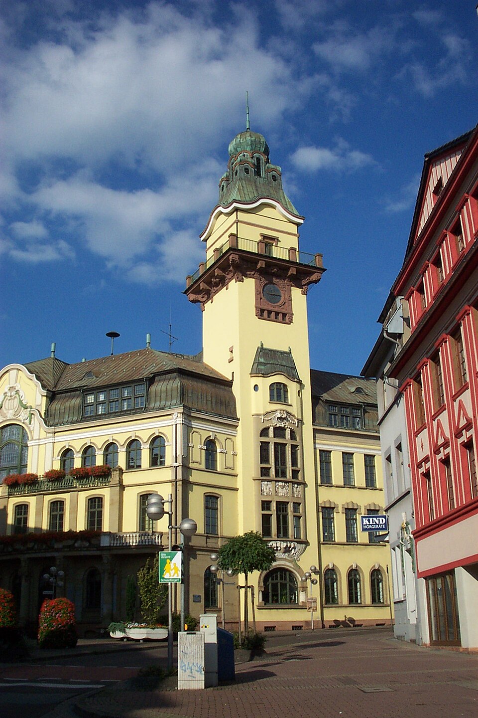 Fenster-Fachbetriebe in Völklingen: Altes Rathaus – Foto: A. Josef Dernbecher Fenster-Fachbetriebe in Völklingen: Altes Rathaus