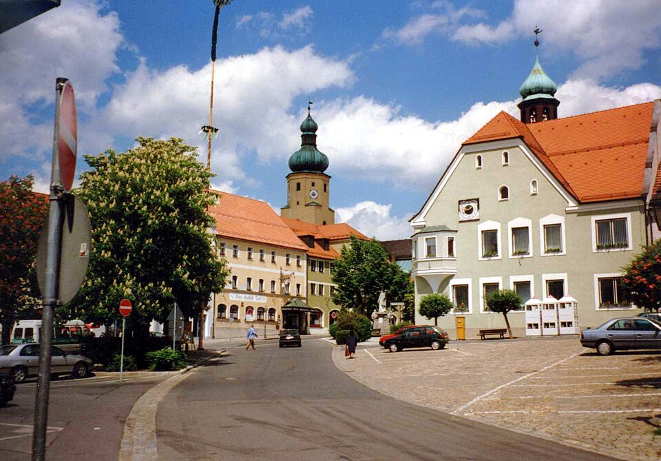 Fenster-Fachbetriebe in Waldmünchen: Marktplatz – Foto: Dknopf68 Fenster-Fachbetriebe in Waldmünchen: Marktplatz
