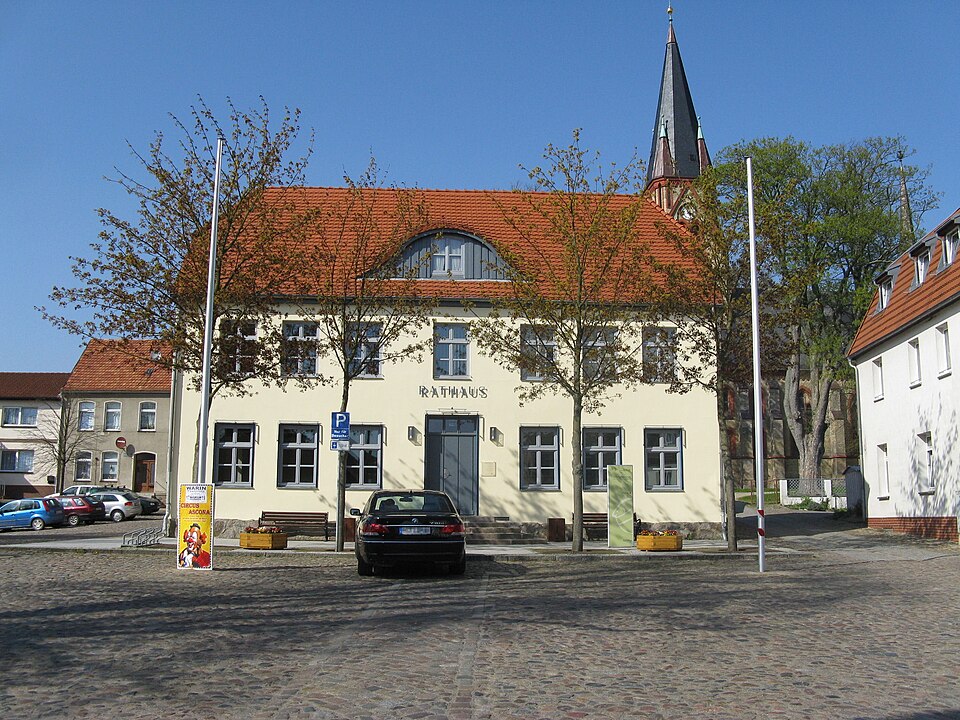 Rathaus in Warin – Fenster-Gurus vermittelt Fachbetriebe in Warin