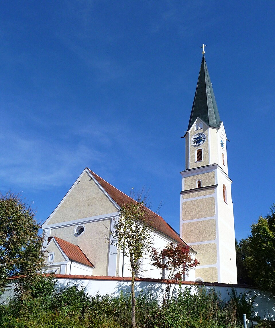 Fenster-Gurus in Weihmichl – Pfarrkirche (Foto: Konrad Lackerbeck) Pfarrkirche in Weihmichl – Fenster-Gurus vermittelt Fachbetriebe in Weihmichl