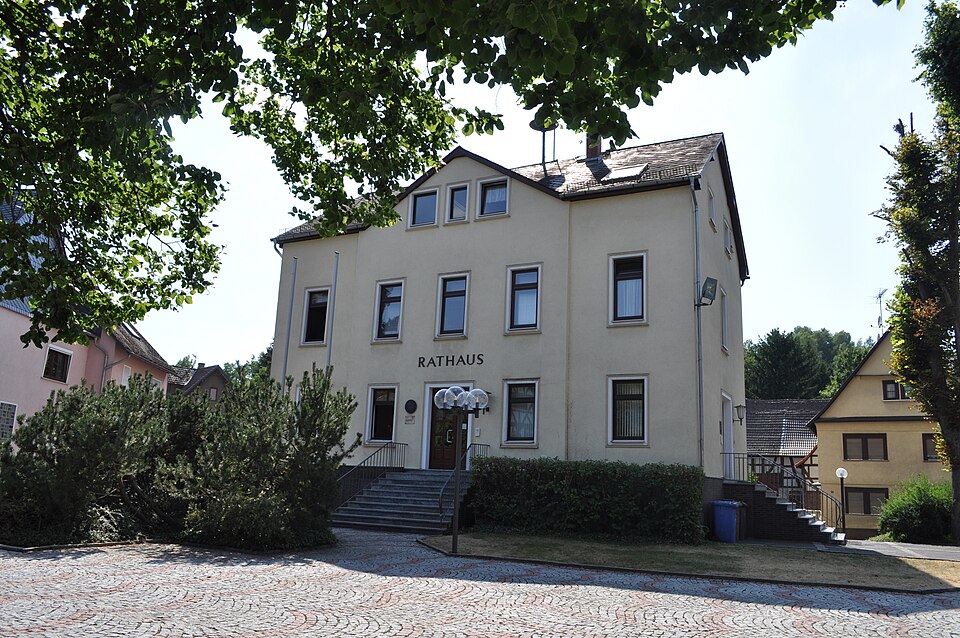 Fenster-Fachbetriebe in Weilmünster: Rathaus – Foto: Karsten11 Fenster-Fachbetriebe in Weilmünster: Rathaus