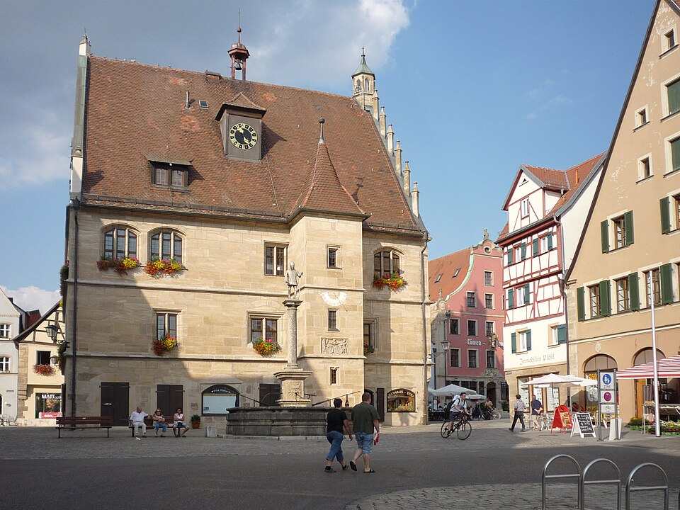 Fenster-Fachbetriebe in Weißenburg in Bayern: Altes Rathaus