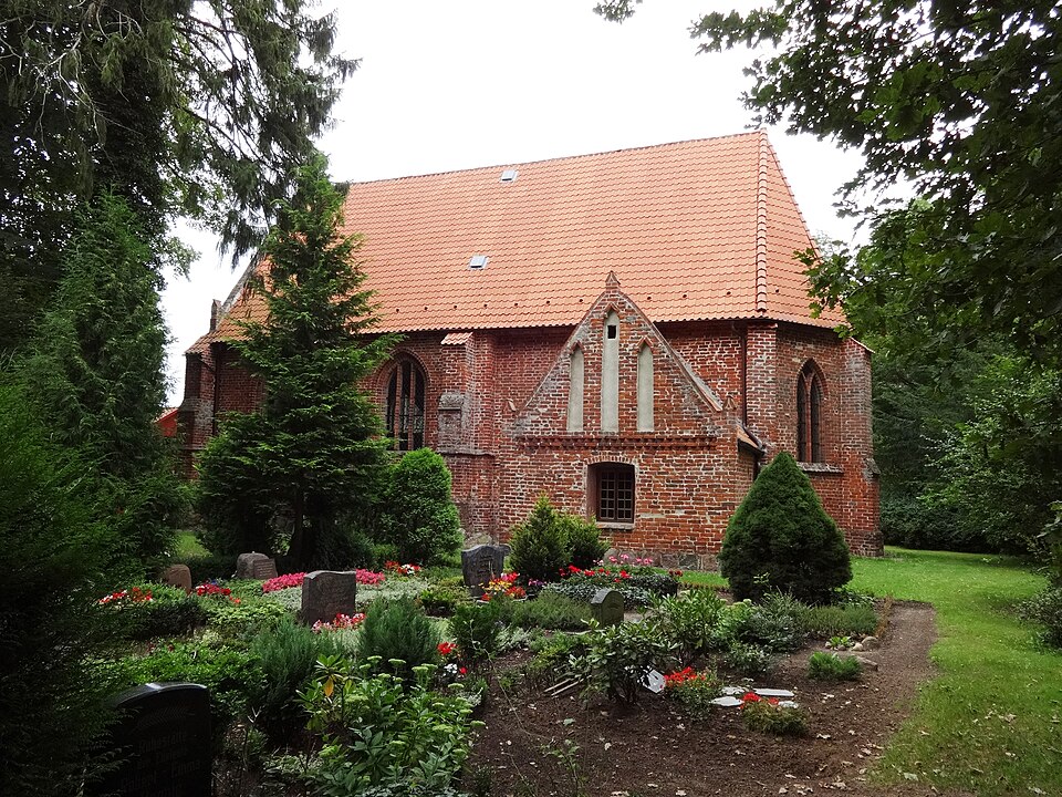 Dorfkirche in Weitenhagen – Fenster-Gurus vermittelt Fachbetriebe in Weitenhagen