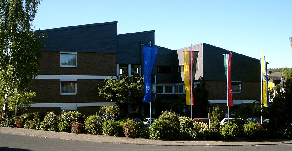 Fenster-Fachbetriebe in Wilnsdorf: Rathaus