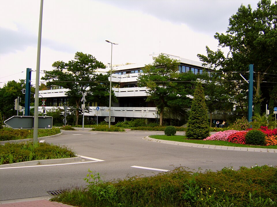 Fenster-Fachbetriebe in Wörth am Rhein: Rathaus
