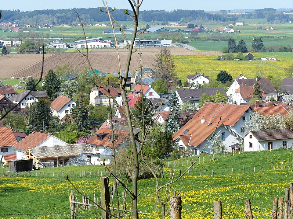 Fenster-Gurus in Wolfertschwenden – Ansicht von Wolfertschwenden (Foto: Richard Mayer) Fenster-Gurus in Wolfertschwenden – Ansicht von Wolfertschwenden