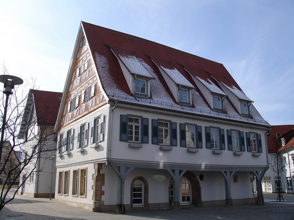 Fenster-Fachbetriebe in Wolfschlugen: Rathaus