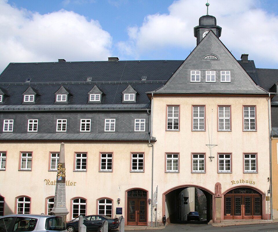 Fenster-Gurus in Wolkenstein – Rathaus (Foto: Michael Wolf) Rathaus in Wolkenstein – Fenster-Gurus vermittelt Fachbetriebe in Wolkenstein