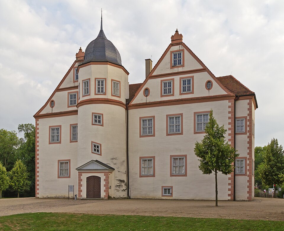 Fenster-Fachbetriebe in Wusterhausen: Koenigs Schloss – Foto: A.Savin Fenster-Fachbetriebe in Wusterhausen: Koenigs Schloss