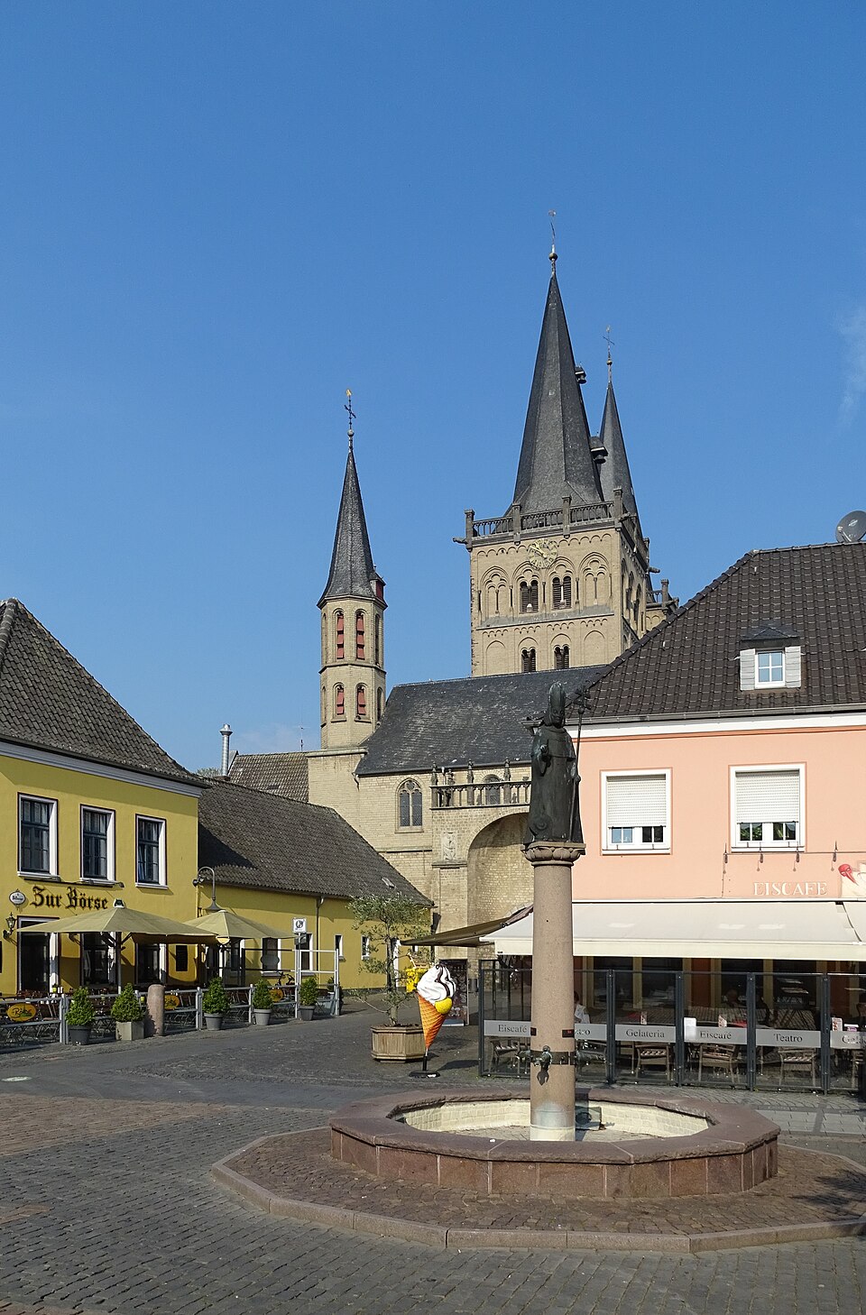 Fenster-Fachbetriebe in Xanten: Markt Norbertbrunnen