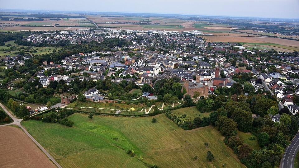 Fenster-Fachbetriebe in Zülpich: Stadtansicht – Foto: Wolkenkratzer Fenster-Fachbetriebe in Zülpich: Stadtansicht